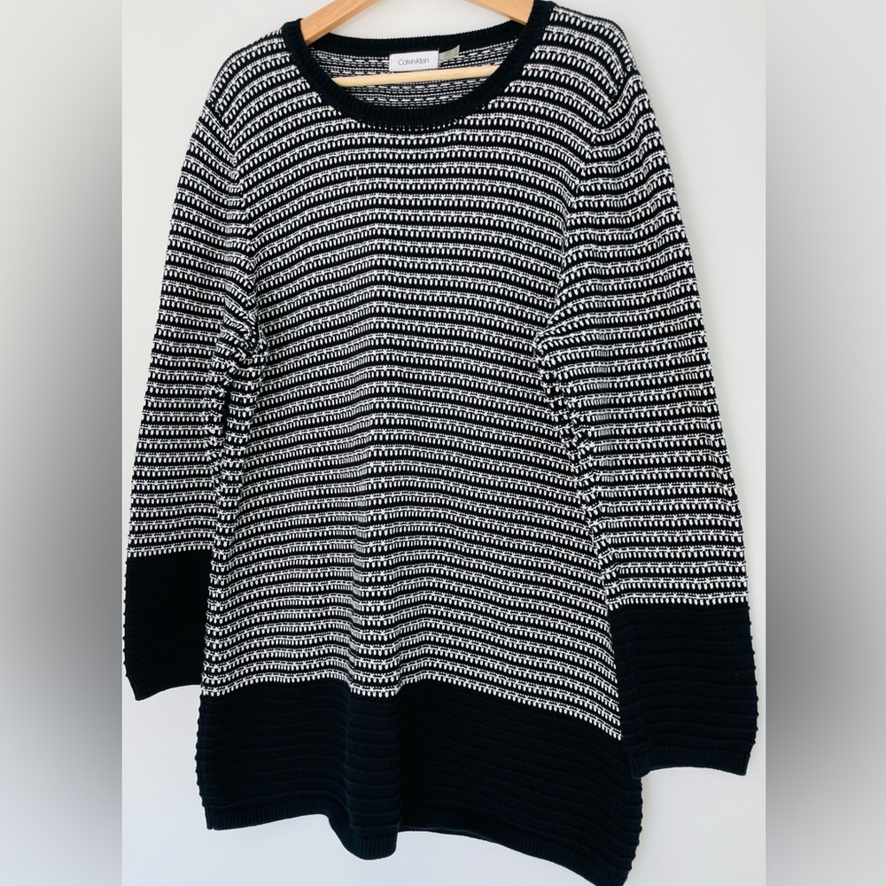 Calvin Klein long sleeve Large Blqck and White sweater